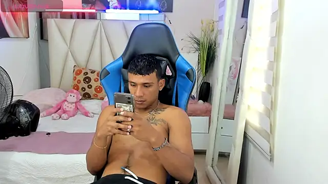 Snapshot of Backsex_boy chatting on 3, 2, 2025 Backsex boy online show from 3, 2, 2025