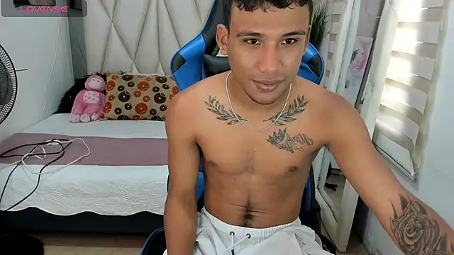 Snapshot of Backsex_boy chatting on 7, 2, 2025 Backsex boy online show from 7, 2, 2025