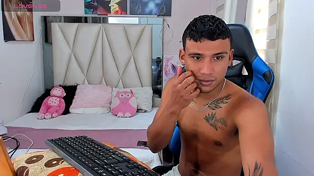 Snapshot of Backsex_boy chatting on 7, 2, 2025 Backsex boy online show from 7, 2, 2025