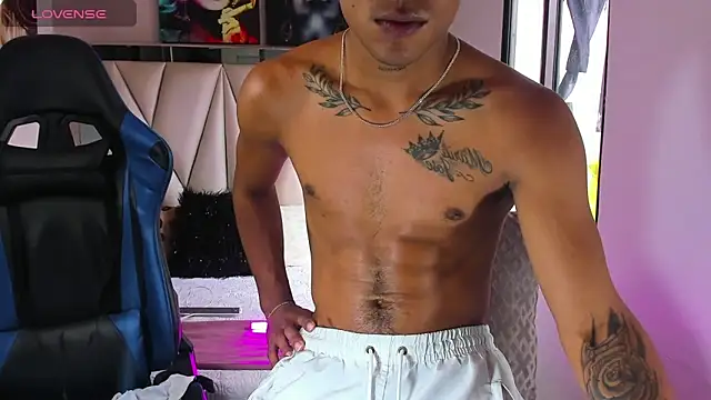 Snapshot of Backsex_boy chatting on 2, 3, 2025 Backsex boy online show from 2, 3, 2025