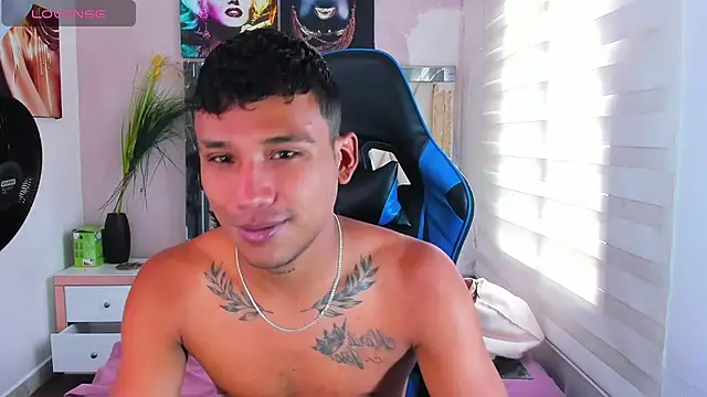 Snapshot of Backsex_boy chatting on 11, 3, 2025 Backsex boy online show from 11, 3, 2025