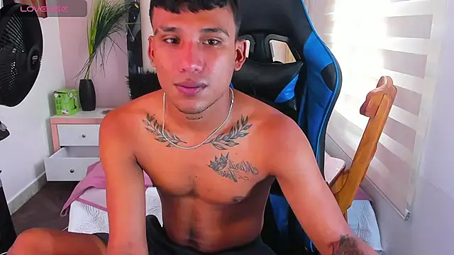 Snapshot of Backsex_boy chatting on 12, 3, 2025 Backsex boy online show from 12, 3, 2025