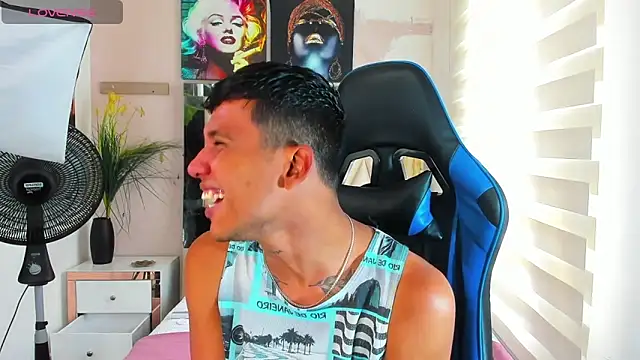 Snapshot of Backsex_boy chatting on 13, 3, 2025 Backsex boy online show from 13, 3, 2025