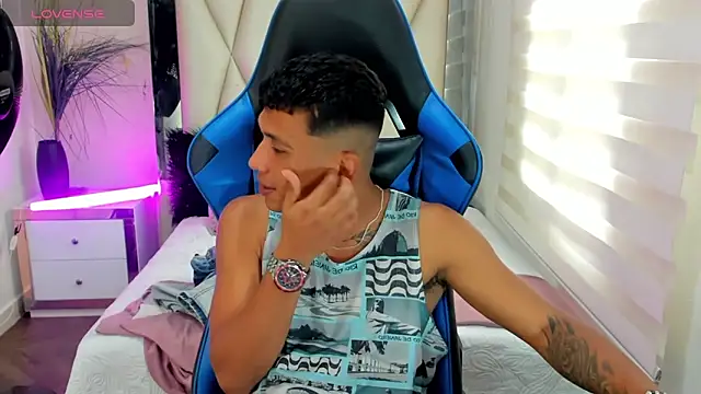 Snapshot of Backsex_boy chatting on 15, 3, 2025 Backsex boy online show from 15, 3, 2025