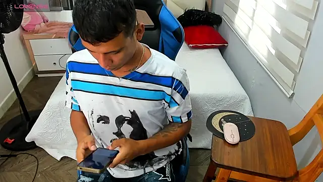 Snapshot of Backsex_boy chatting on 6, 10, 2025 Backsex boy online show from 6, 10, 2025