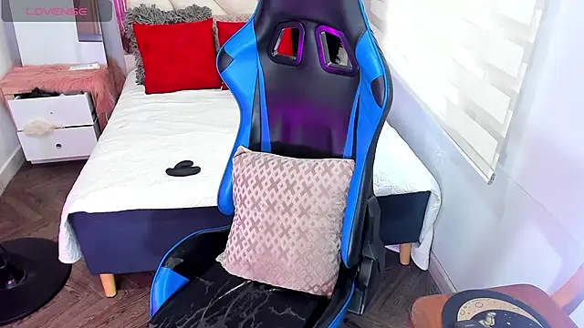 Snapshot of Backsex_boy chatting on 11, 10, 2025 Backsex boy online show from 11, 10, 2025