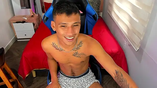 Snapshot of Backsex_boy chatting on 28, 10, 2025 Backsex boy online show from 28, 10, 2025