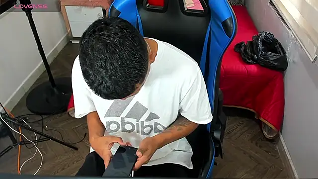 Snapshot of Backsex_boy chatting on 1, 11, 2025 Backsex boy online show from 1, 11, 2025