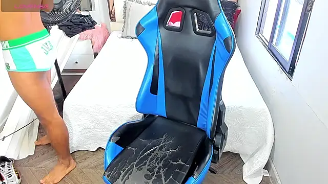 Snapshot of Backsex_boy chatting on 7, 11, 2025 Backsex boy online show from 7, 11, 2025