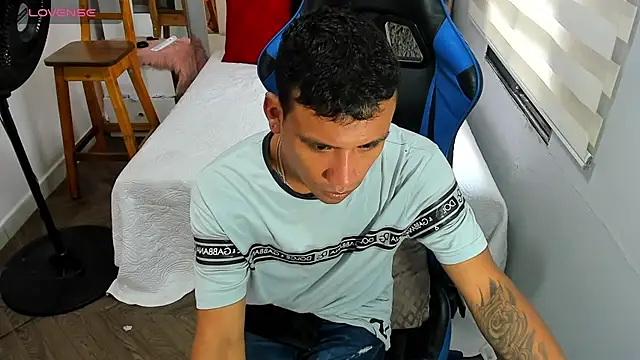 Snapshot of Backsex_boy chatting on 12, 11, 2025 Backsex boy online show from 12, 11, 2025