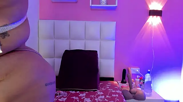 Snapshot of Alanna_hot3 chatting on 24, 10, 2025 Alanna hot3 online show from 24, 10, 2025