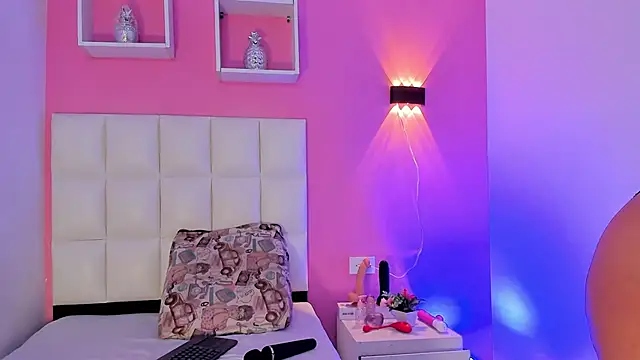 Snapshot of Alanna_hot3 chatting on 16, 11, 2025 Alanna hot3 online show from 16, 11, 2025