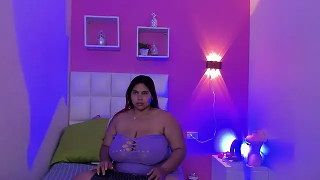 Snapshot of Alanna_hot3 chatting on 7, 5, 2026 Alanna hot3 online show from 7, 5, 2026