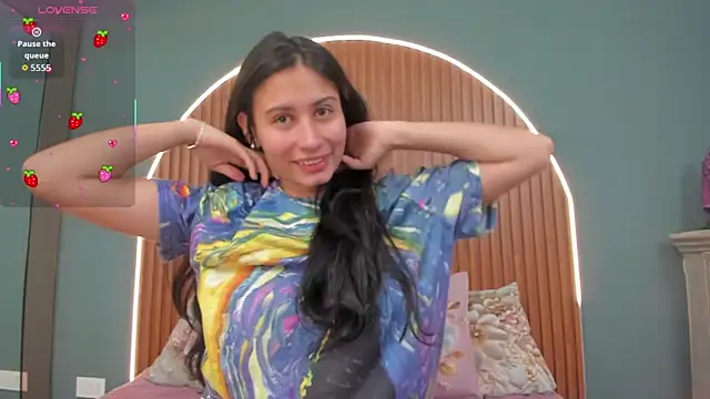 NayeCloud online show from 2, 12, 2025