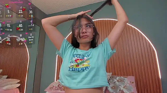 NayeCloud online show from 4, 12, 2025