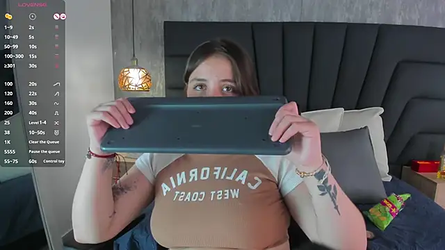 Sabrina Lennox online show from 21, 3, 2025