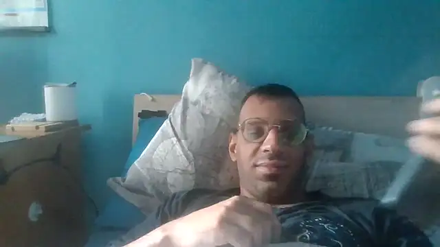 Snapshot of Simone_18_10_ chatting on 12, 10, 2025 Simone 18 10 online show from 12, 10, 2025