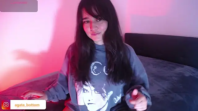 NewAgatha Bolton online show from 24, 11, 2025