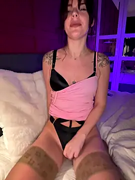 RubyLunaa online show from 21, 11, 2025