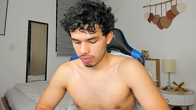 mateoleonee online show from 2, 1, 2025