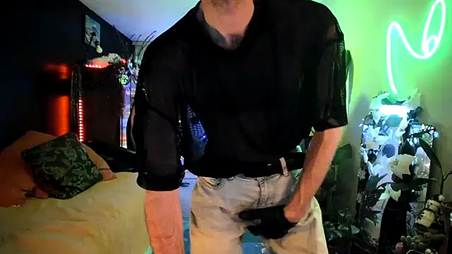 Snapshot of leatherz69 chatting on 19, 12, 2024 leatherz69 online show from 19, 12, 2024