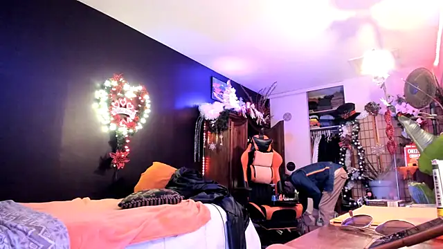 Snapshot of leatherz69 chatting on 7, 2, 2025 leatherz69 online show from 7, 2, 2025