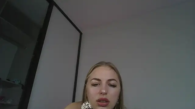 Snapshot of Kristina_diamond chatting on 3, 1, 2025 Kristina diamond online show from 3, 1, 2025