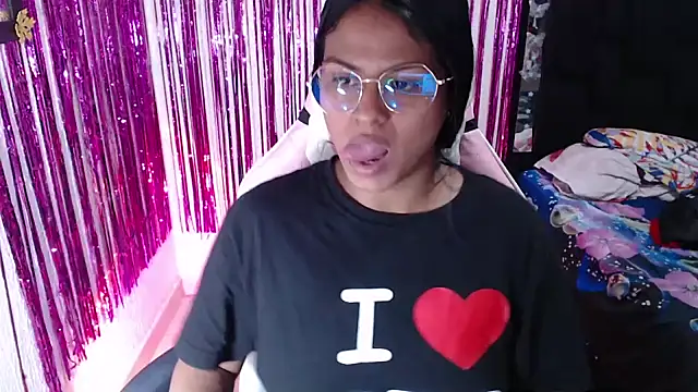 SweetAlmaa online show from 15, 4, 2026