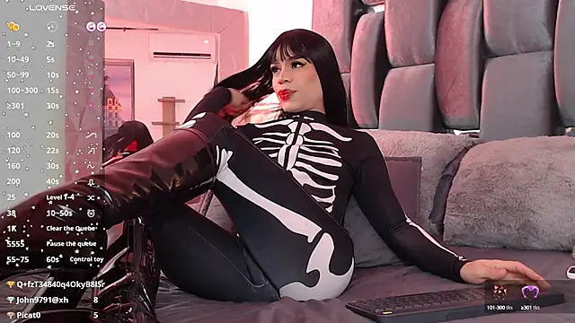 Snapshot of LucyGiraldo chatting on 10, 3, 2025 LucyGiraldo online show from 10, 3, 2025