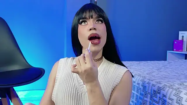 Snapshot of LucyGiraldo chatting on 8, 9, 2025 LucyGiraldo online show from 8, 9, 2025