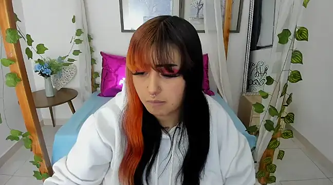 lussyevans24 online show from 5, 2, 2025