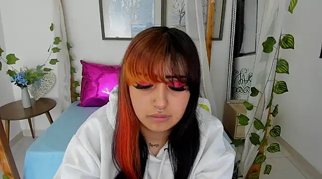 lussyevans24 online show from 5, 2, 2025