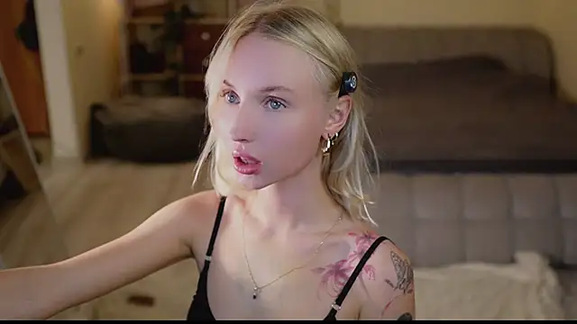Snapshot of blondy_room chatting on 24, 9, 2025 blondy room online show from 24, 9, 2025