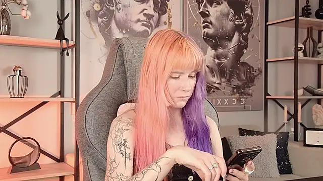 Snapshot of LexiWenford chatting on 13, 7, 2026 LexiWenford online show from 13, 7, 2026