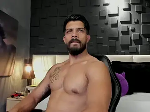 Snapshot of DannSaenz chatting on 2, 2, 2025 DannSaenz online show from 2, 2, 2025
