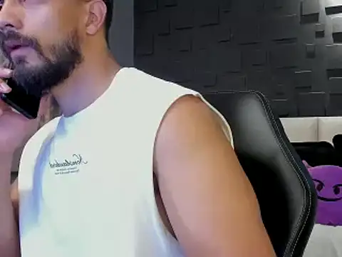 Snapshot of DannSaenz chatting on 4, 2, 2025 DannSaenz online show from 4, 2, 2025