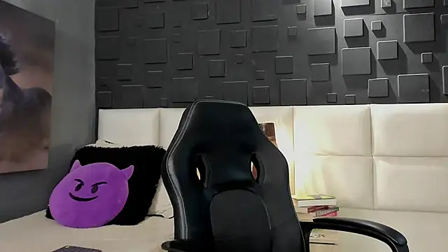 Snapshot of DannSaenz chatting on 12, 2, 2025 DannSaenz online show from 12, 2, 2025