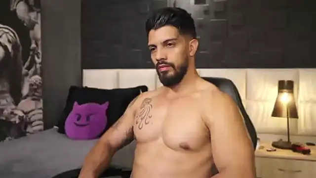 Snapshot of DannSaenz chatting on 21, 2, 2025 DannSaenz online show from 21, 2, 2025
