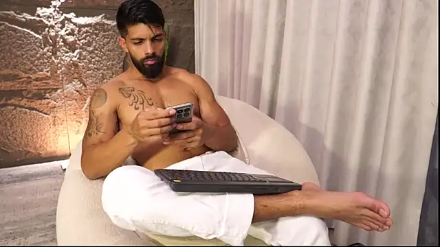 Snapshot of DannSaenz chatting on 27, 4, 2026 DannSaenz online show from 27, 4, 2026