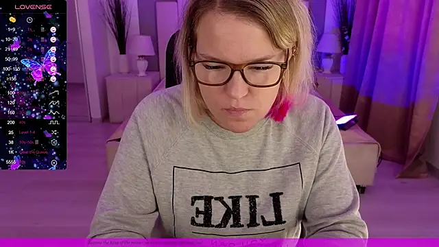 Snapshot of EVAshinyGIRL chatting on 5, 1, 2025 EVAshinyGIRL online show from 5, 1, 2025