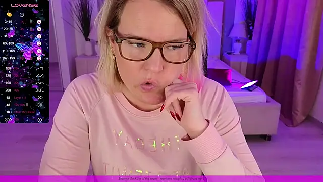 Snapshot of EVAshinyGIRL chatting on 12, 1, 2025 EVAshinyGIRL online show from 12, 1, 2025