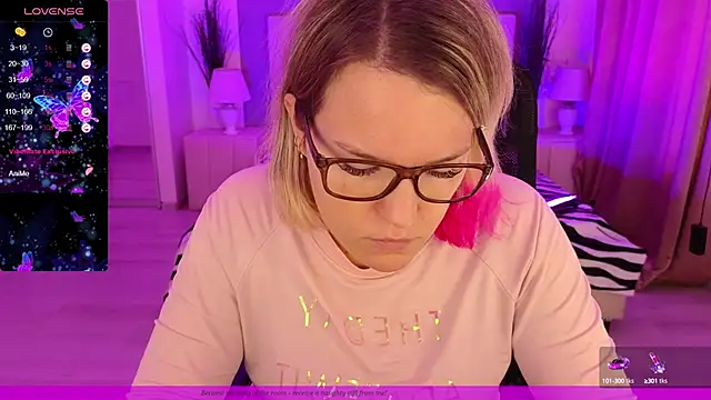 Snapshot of EVAshinyGIRL chatting on 8, 2, 2025 EVAshinyGIRL online show from 8, 2, 2025