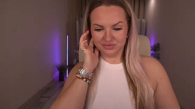 Snapshot of KiraCandyS chatting on 15, 12, 2024 KiraCandyS online show from 15, 12, 2024