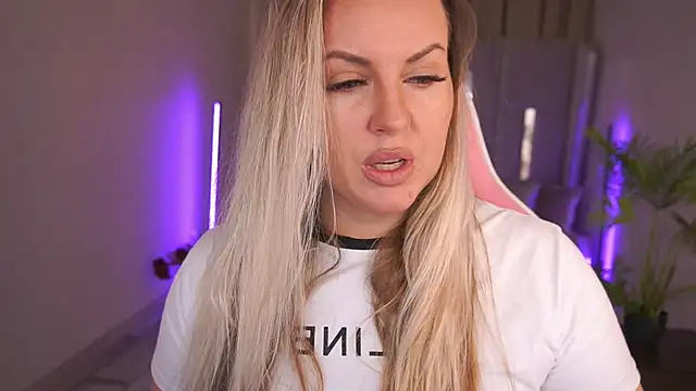 Snapshot of KiraCandyS chatting on 23, 1, 2025 KiraCandyS online show from 23, 1, 2025