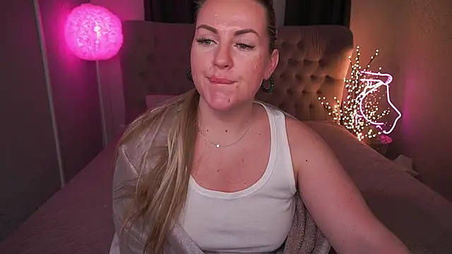 Snapshot of KiraCandyS chatting on 22, 2, 2025 KiraCandyS online show from 22, 2, 2025