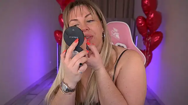 Snapshot of KiraCandyS chatting on 24, 2, 2025 KiraCandyS online show from 24, 2, 2025