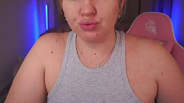 Snapshot of KiraCandyS chatting on 14, 3, 2025 KiraCandyS online show from 14, 3, 2025