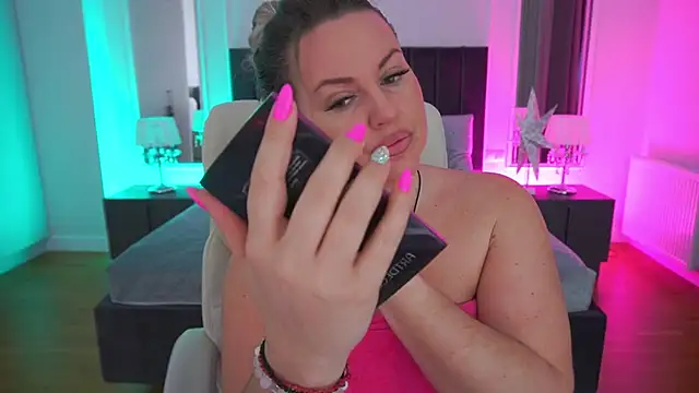 KiraCandyS online show from 1, 2, 2026