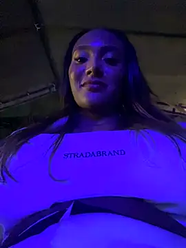 Snapshot of KyaraMiller chatting on 4, 1, 2025 KyaraMiller online show from 4, 1, 2025