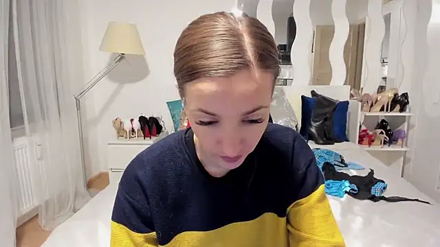 Snapshot of KateRedgar chatting on 2, 2, 2025 KateRedgar online show from 2, 2, 2025
